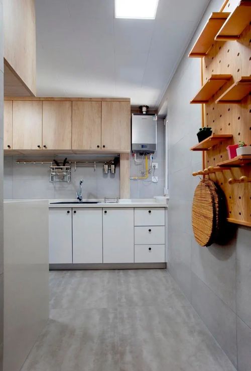 100㎡新房巧布局 餐厅隔出独立书房，8米长储物柜与洞洞板打造极致收纳